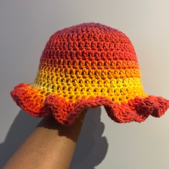 Sunset 🌅~ crochet bucket hat - Picture 2 of 4
